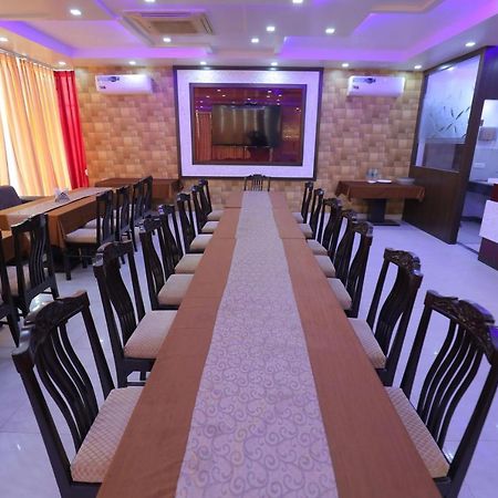 Hotel Sahib'S Red Carpet - Family & Corporate Hotel Chain Agra  Εξωτερικό φωτογραφία