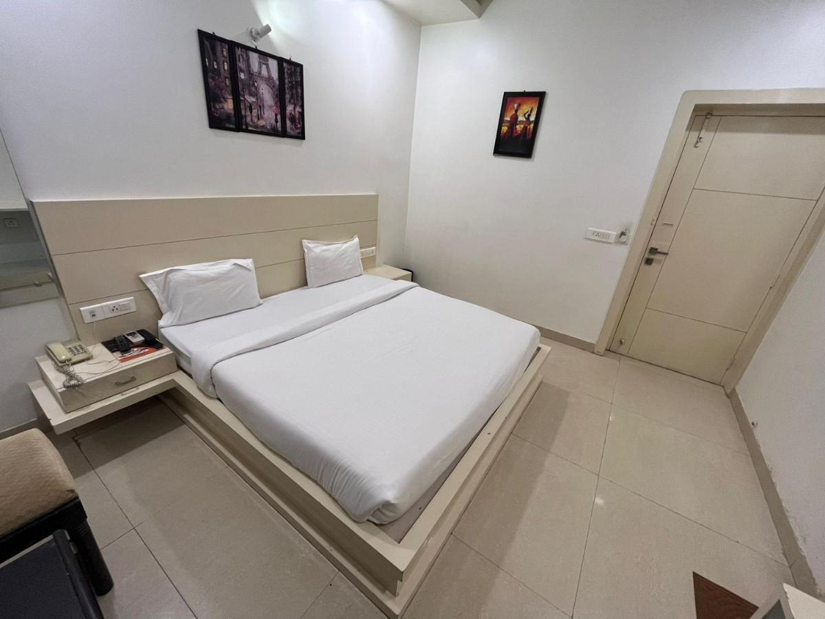Hotel Sahib'S Red Carpet - Family & Corporate Hotel Chain Agra  Εξωτερικό φωτογραφία