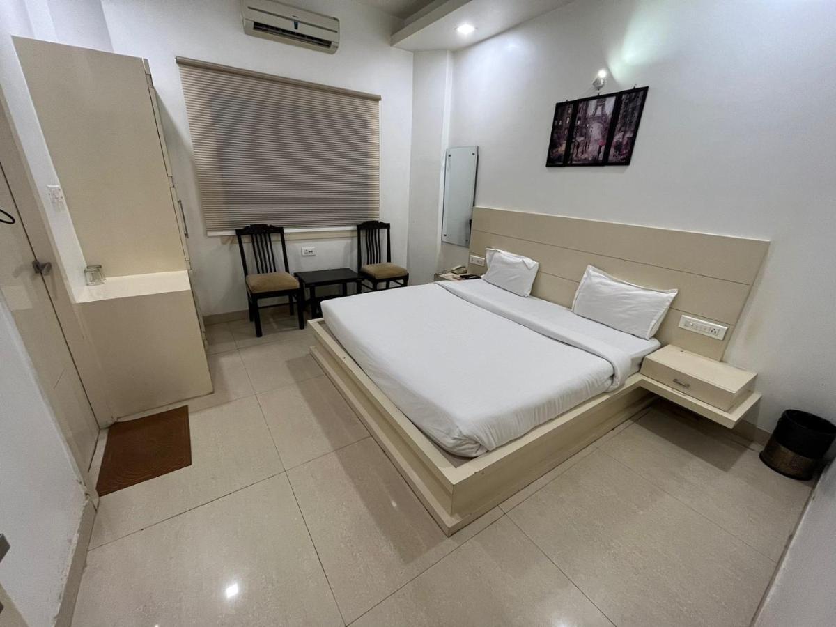 Hotel Sahib'S Red Carpet - Family & Corporate Hotel Chain Agra  Εξωτερικό φωτογραφία