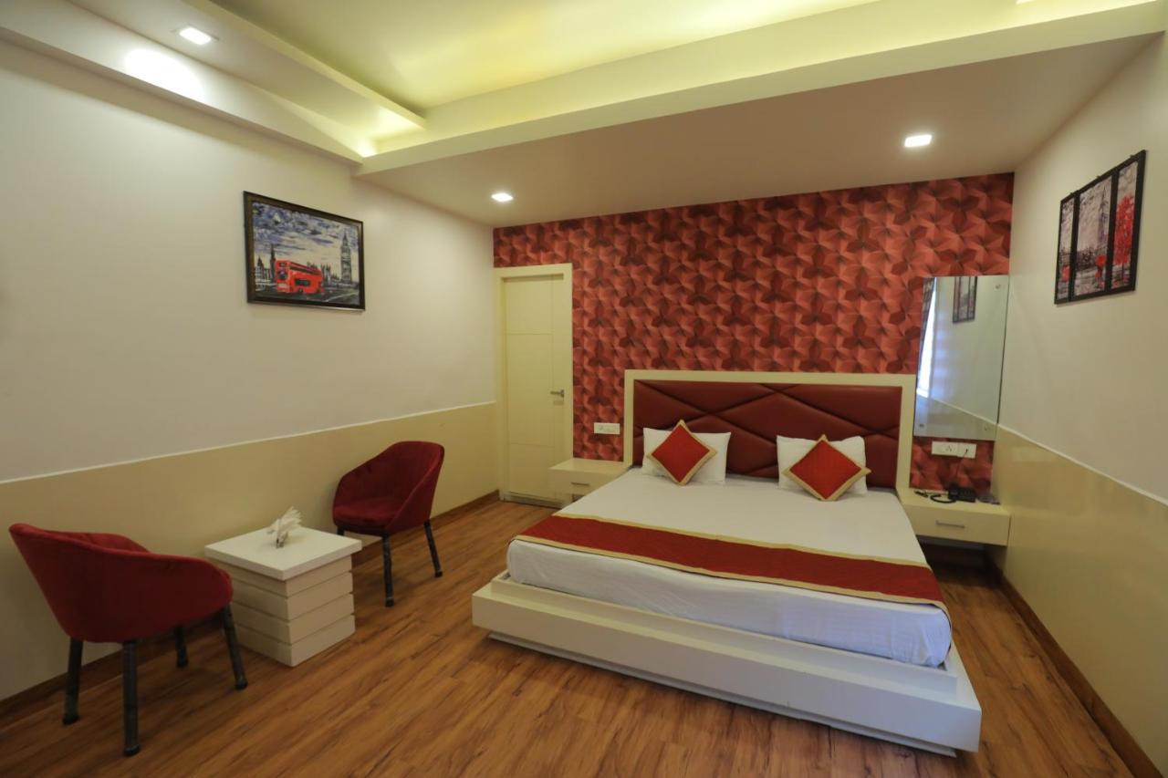 Hotel Sahib'S Red Carpet - Family & Corporate Hotel Chain Agra  Εξωτερικό φωτογραφία