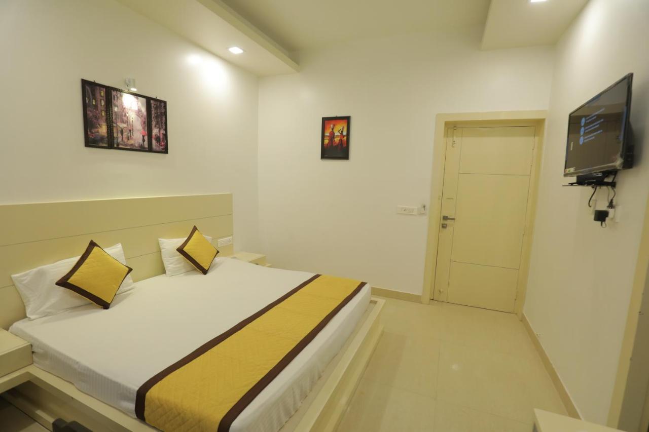 Hotel Sahib'S Red Carpet - Family & Corporate Hotel Chain Agra  Εξωτερικό φωτογραφία