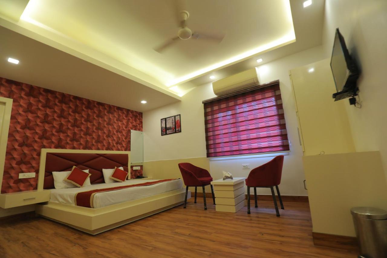 Hotel Sahib'S Red Carpet - Family & Corporate Hotel Chain Agra  Εξωτερικό φωτογραφία