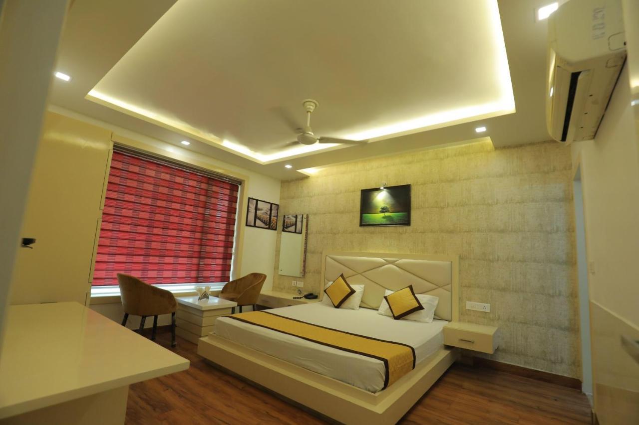 Hotel Sahib'S Red Carpet - Family & Corporate Hotel Chain Agra  Εξωτερικό φωτογραφία