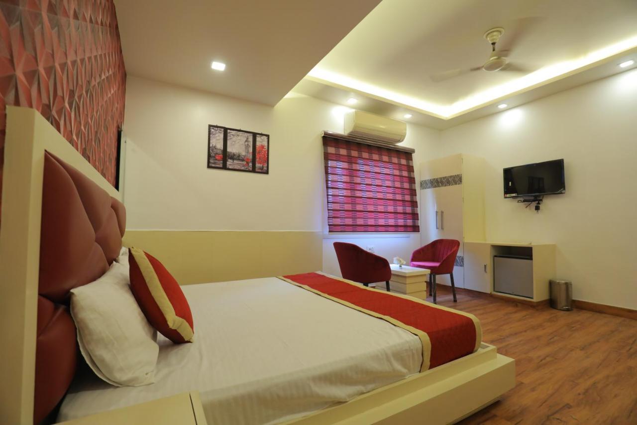 Hotel Sahib'S Red Carpet - Family & Corporate Hotel Chain Agra  Εξωτερικό φωτογραφία