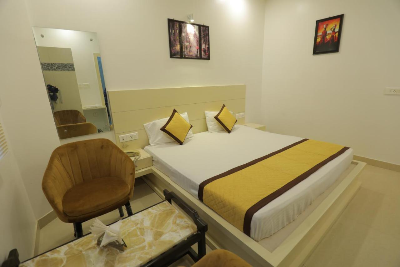 Hotel Sahib'S Red Carpet - Family & Corporate Hotel Chain Agra  Εξωτερικό φωτογραφία