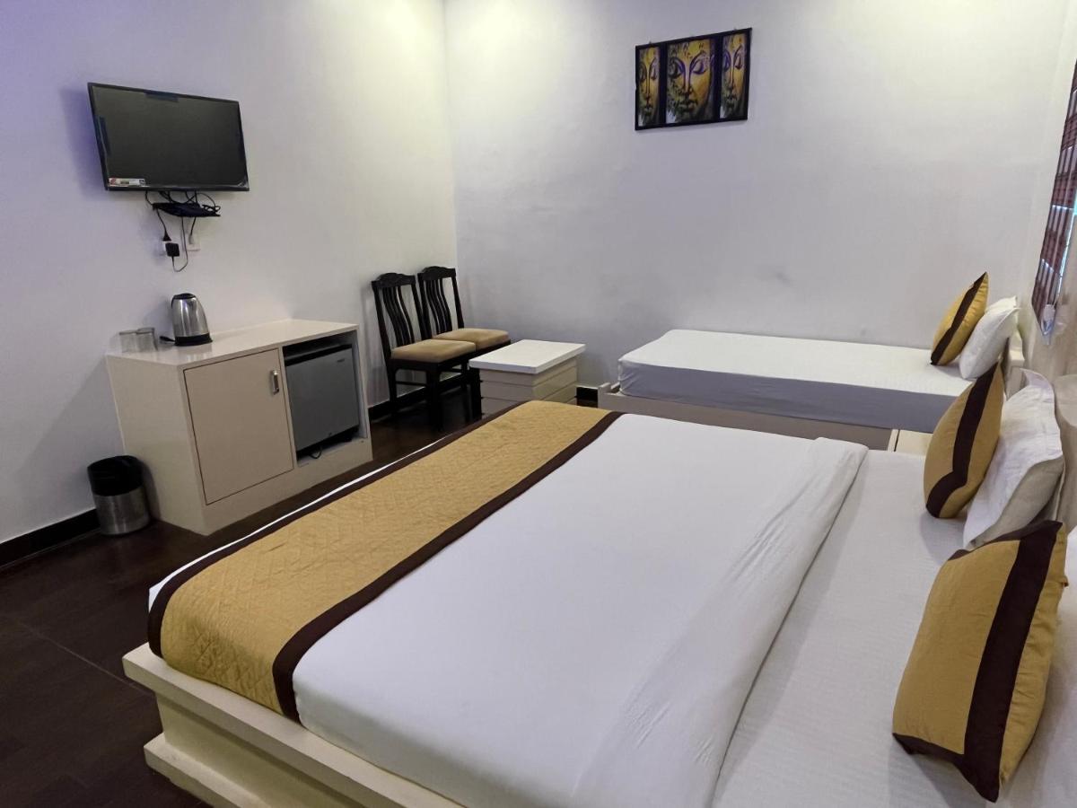 Hotel Sahib'S Red Carpet - Family & Corporate Hotel Chain Agra  Εξωτερικό φωτογραφία