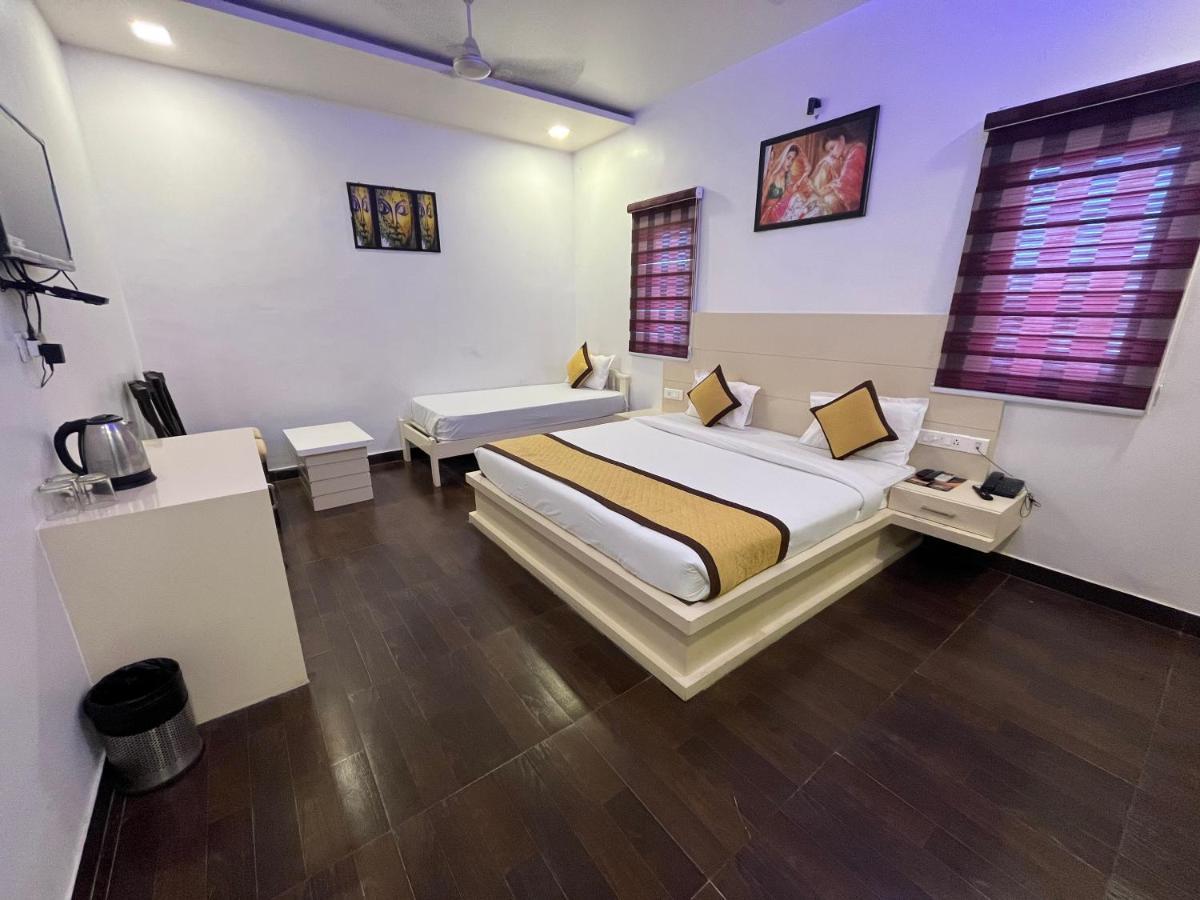 Hotel Sahib'S Red Carpet - Family & Corporate Hotel Chain Agra  Εξωτερικό φωτογραφία